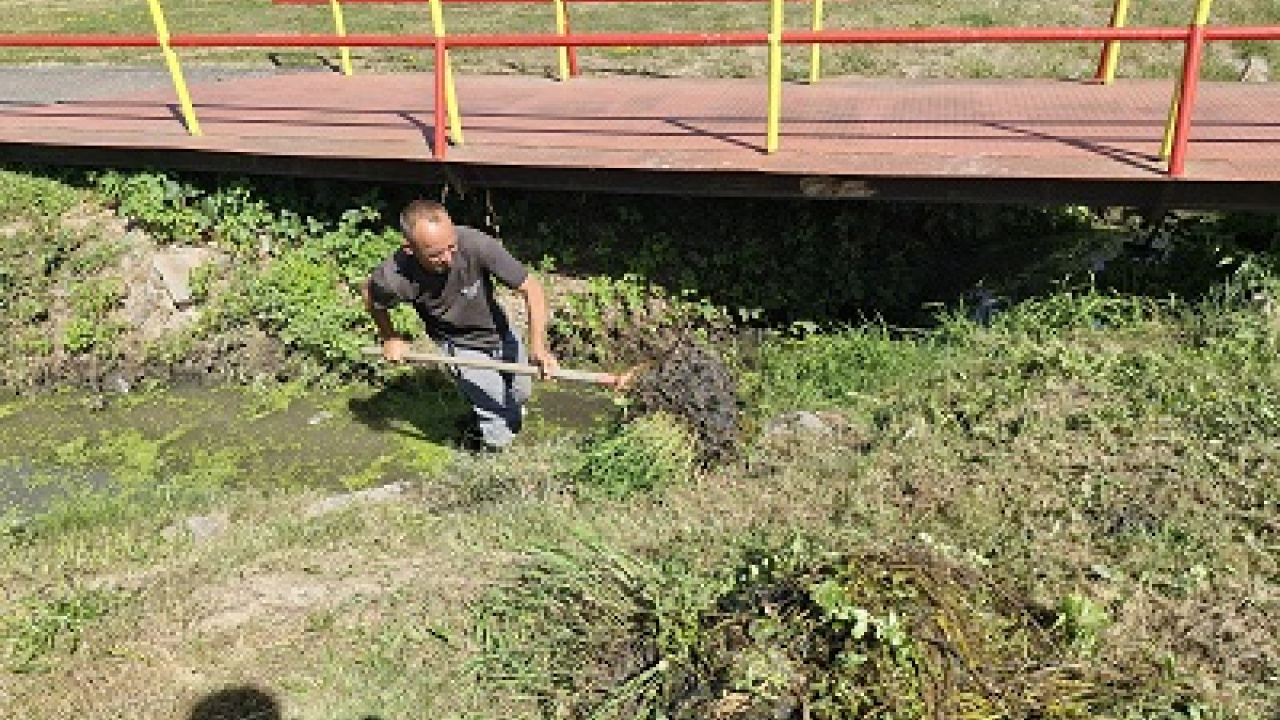 Čistenie potoka  Čistenie potoka